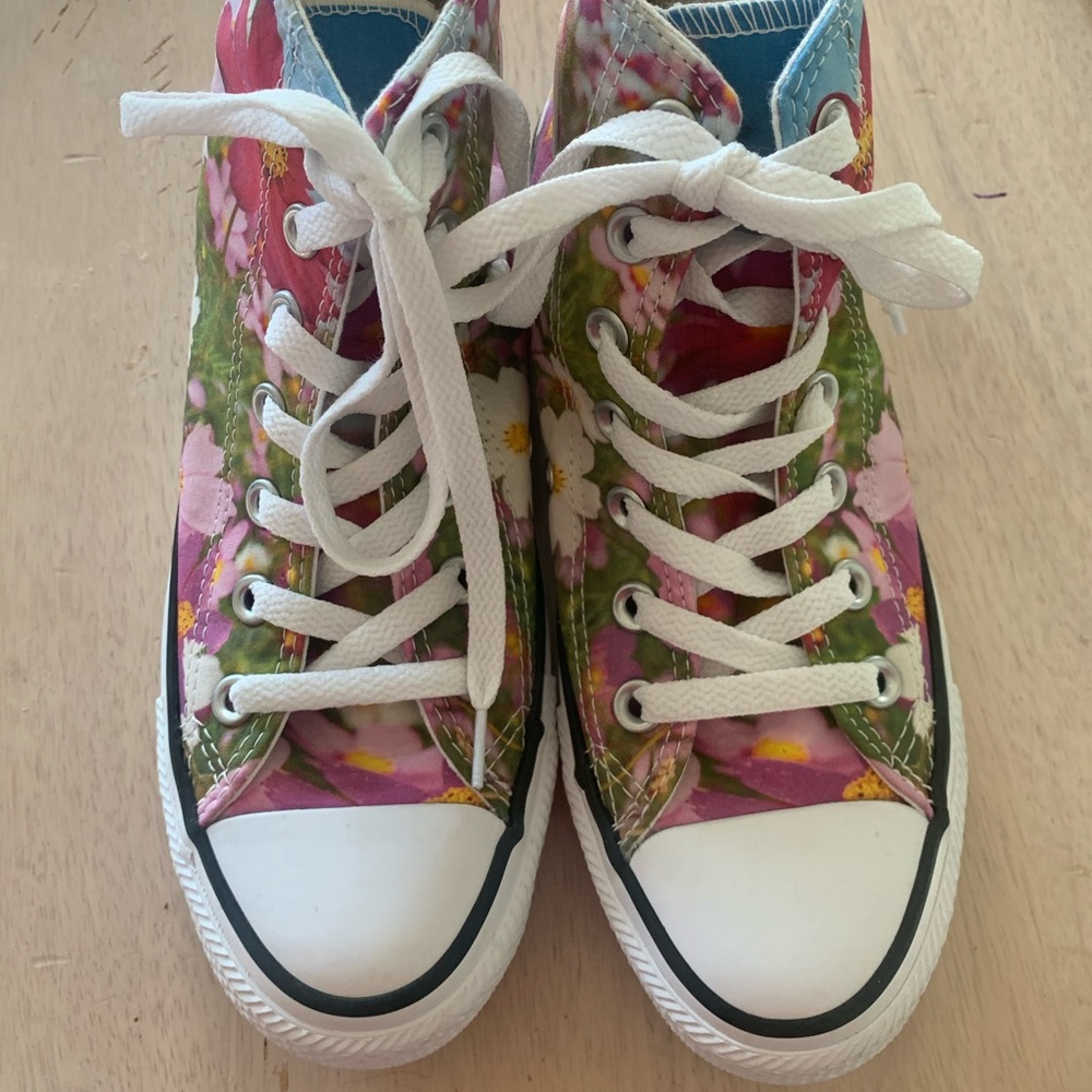 Chuck Taylor converse high top shoes